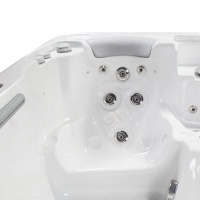 Гидромассажный мини спа-бассейн Wellis Titan Гидромассажный мини спа-бассейн Wellis Titan