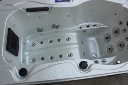 Одноместный гидромассажный бассейн Sunrans SR841